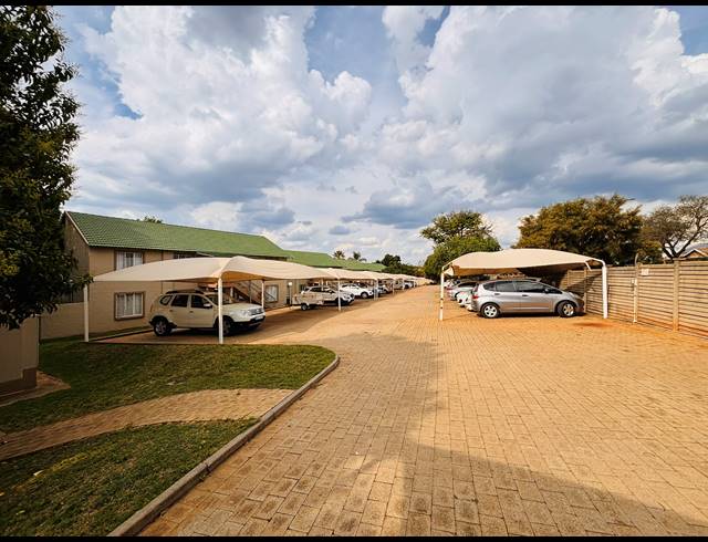 1 BEDROOM TOWNHOUSE FOR SALE IN MORELETA PARK
